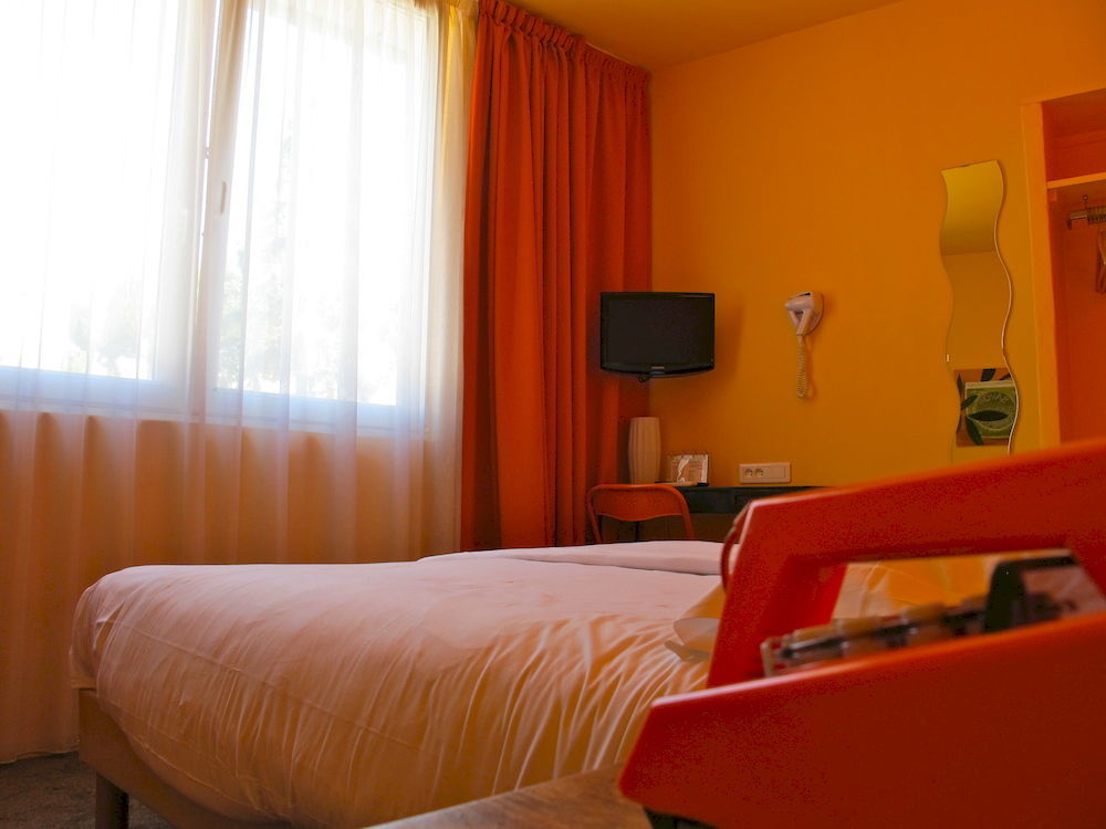Hotel Alnea Канны Экстерьер фото